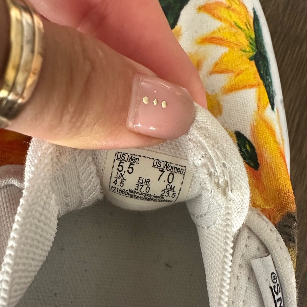 Custom Vans - Picture 4 of 4